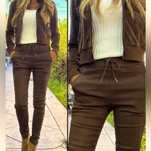 The incredible, Bevy Flog pants in brown coated cotton.Drawstring, comfortable